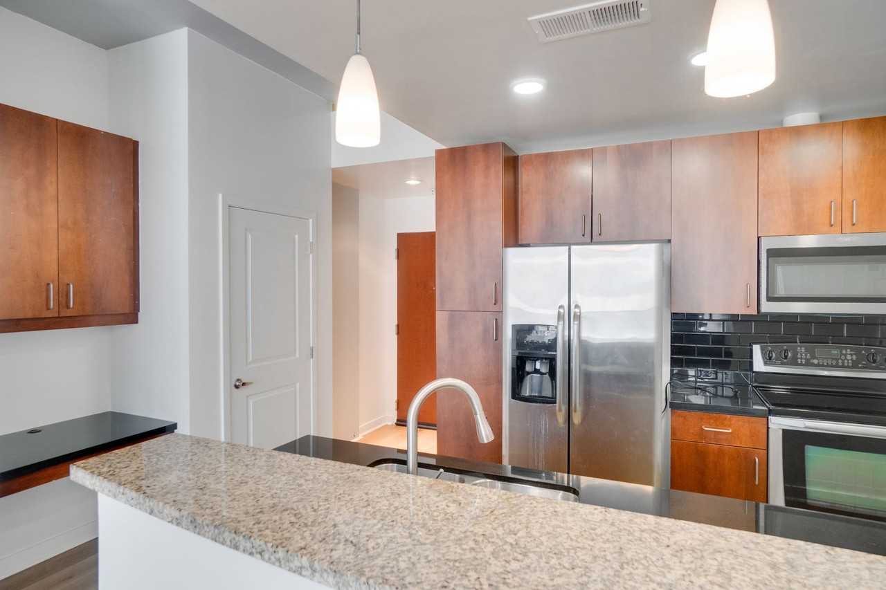 155 S Court Ave - Photo 4 of 28