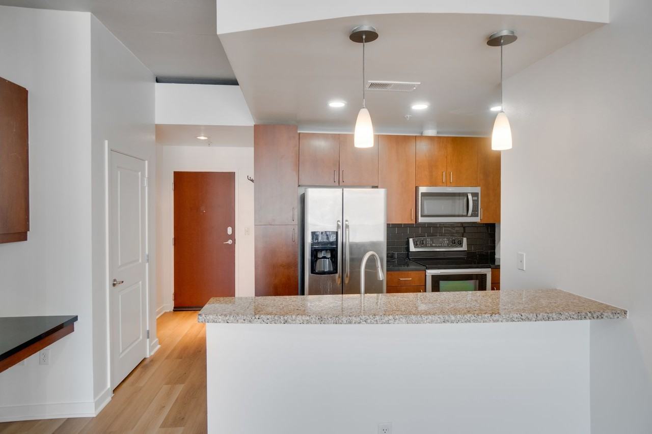 155 S Court Ave - Photo 6 of 28