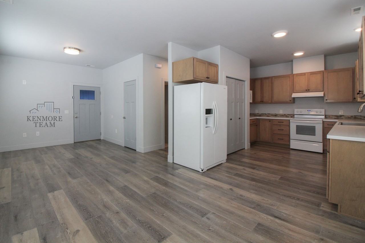 1006 Adams St - Photo 4 of 17