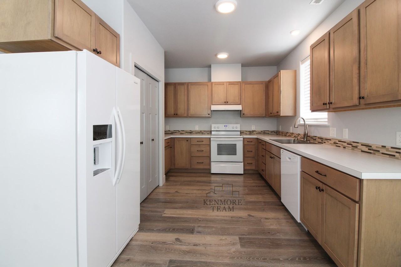 1006 Adams St - Photo 5 of 17