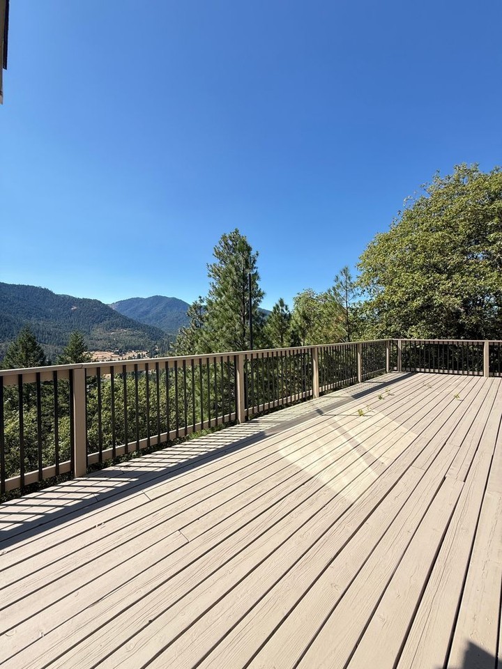 901 Manzanita Dr - Photo 3 of 29