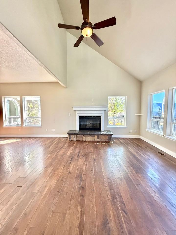 901 Manzanita Dr - Photo 4 of 29