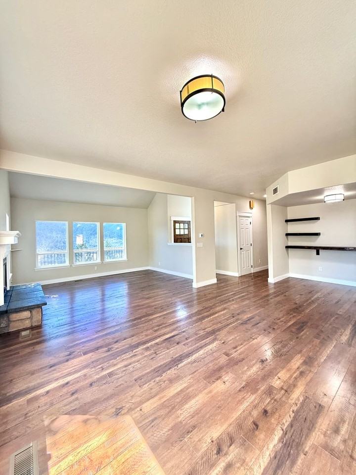 901 Manzanita Dr - Photo 6 of 29