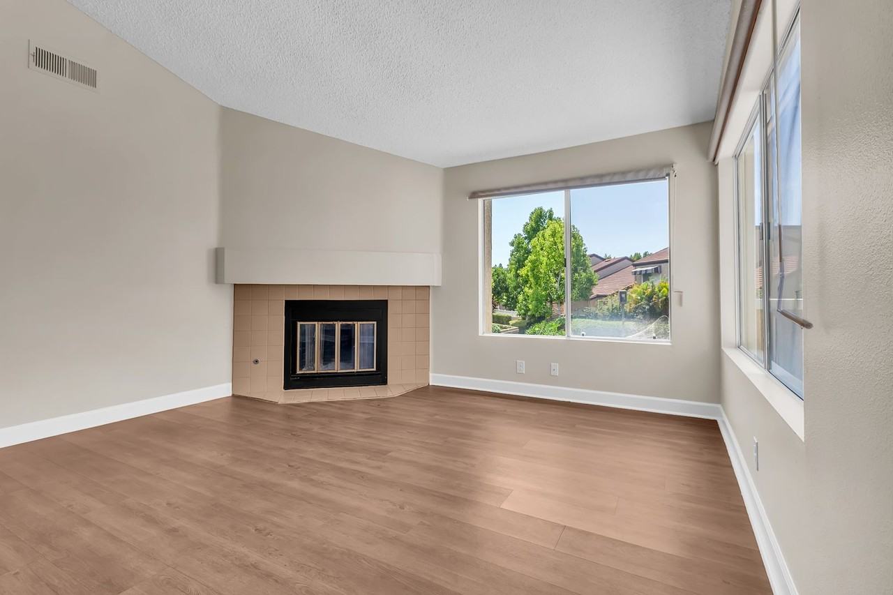 89 Stanford Ct - Photo 4 of 20