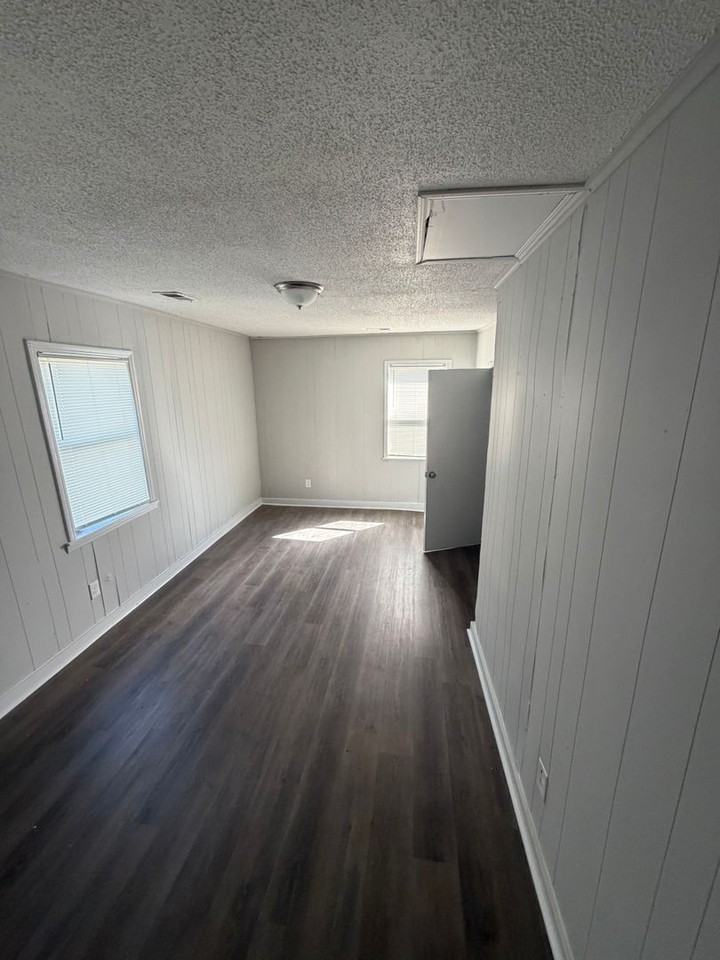 432 N Montgomery St - Photo 2 of 7