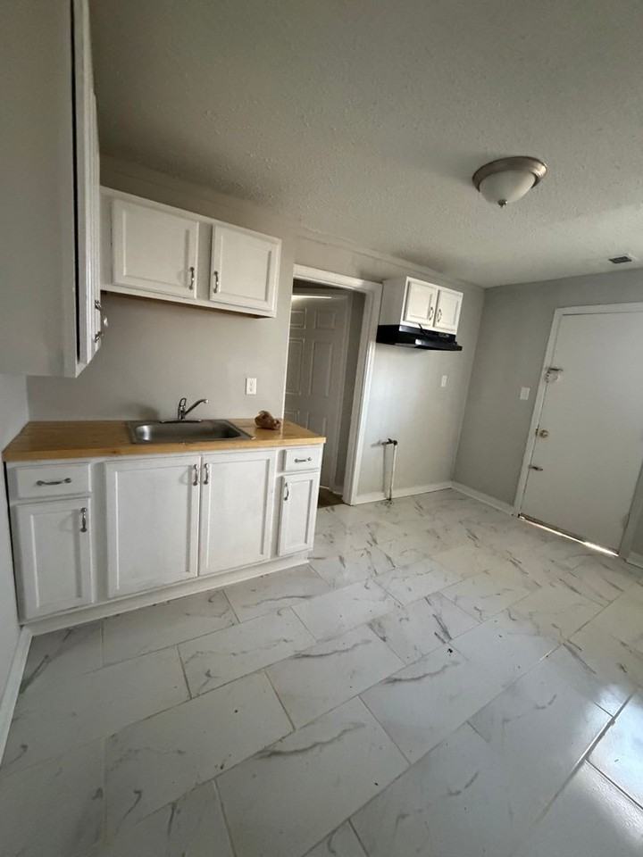 432 N Montgomery St - Photo 4 of 7