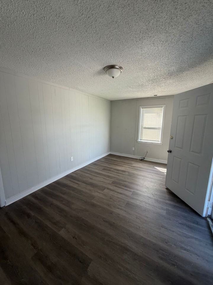 432 N Montgomery St - Photo 5 of 7