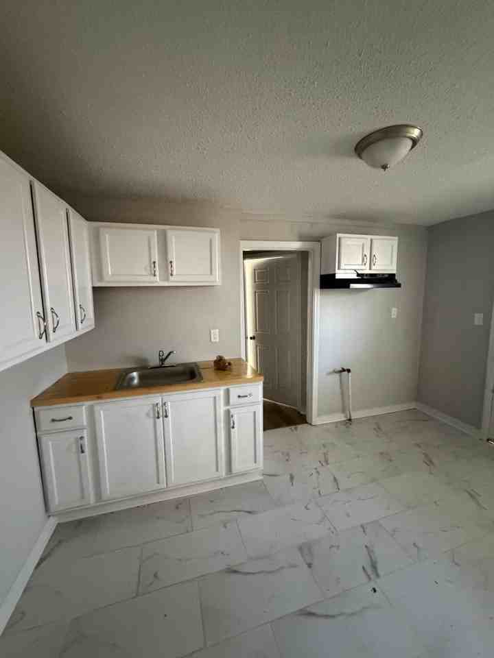 432 N Montgomery St - Photo 7 of 7