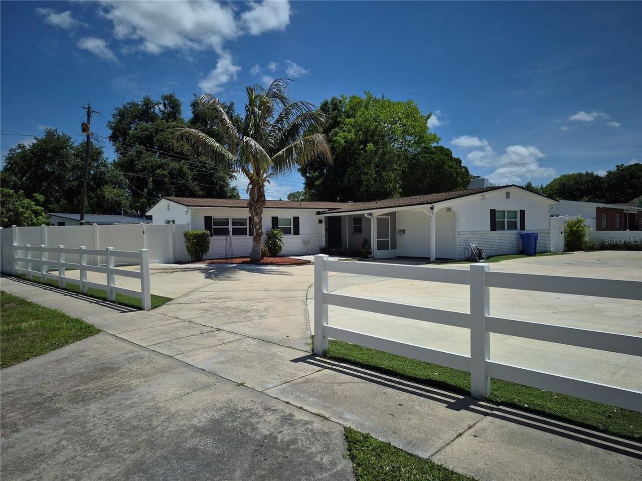 7709 W Hanna Ave - Photo 2 of 41