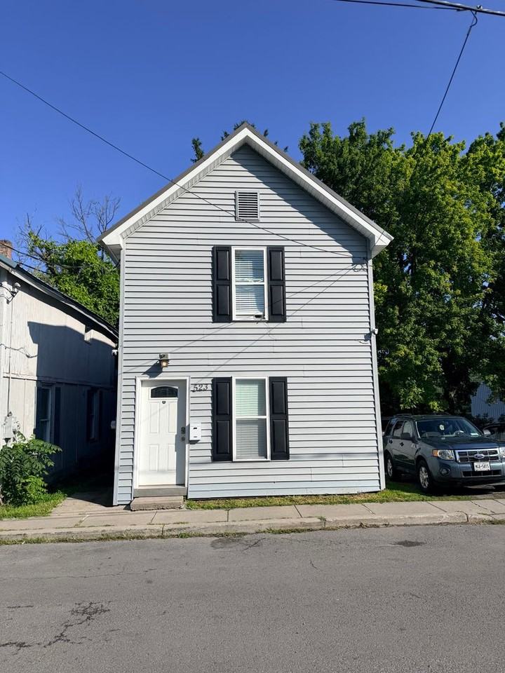 523 Jefferson St - Photo 2 of 20