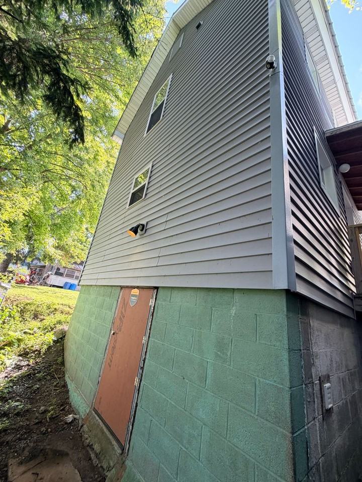 523 Jefferson St - Photo 4 of 20