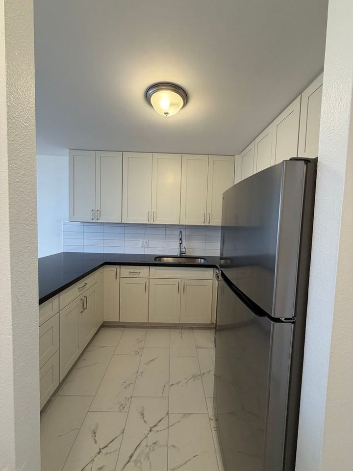 1255 Nuuanu Ave #1506 - Photo 2 of 12