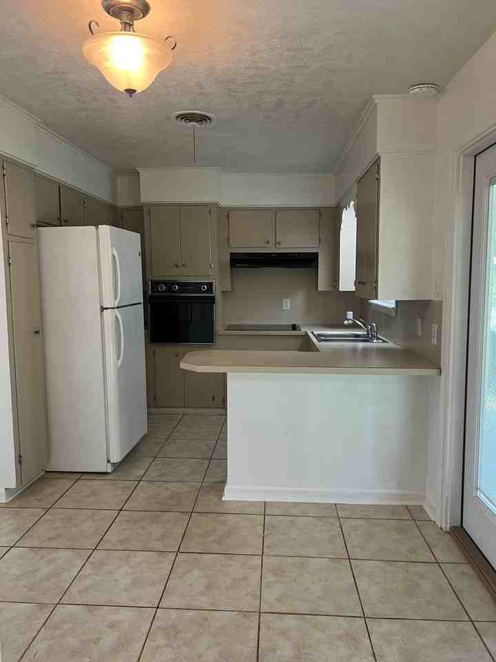 2144 Kathy Dr - Photo 5 of 20