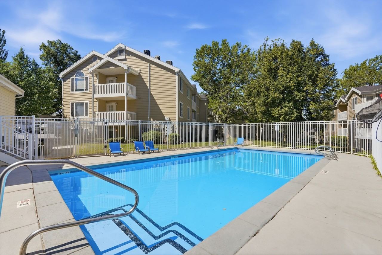 Woods Crossing Apartments - Photo 2 of 50