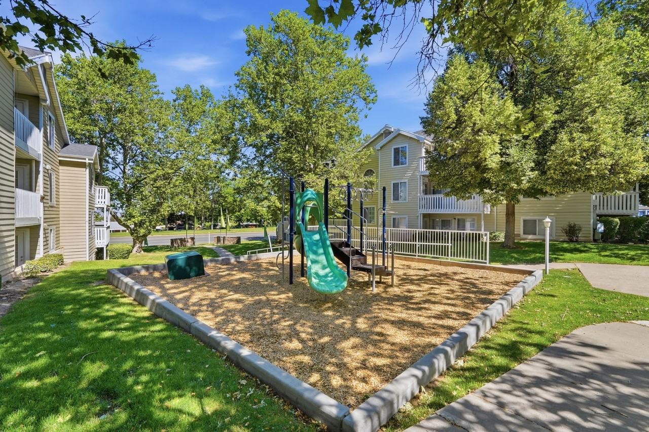 Woods Crossing Apartments - Photo 3 of 50