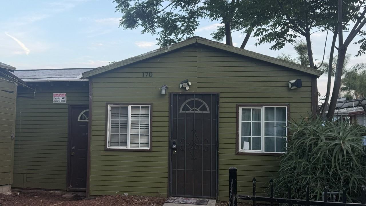 170 E Claremont St #NA - Photo 7 of 11
