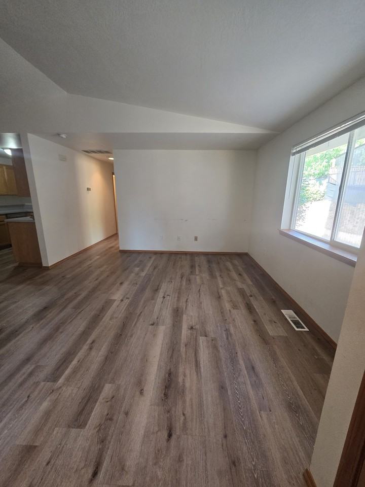 1859 Skyline Ct S #1859 - Photo 4 of 19