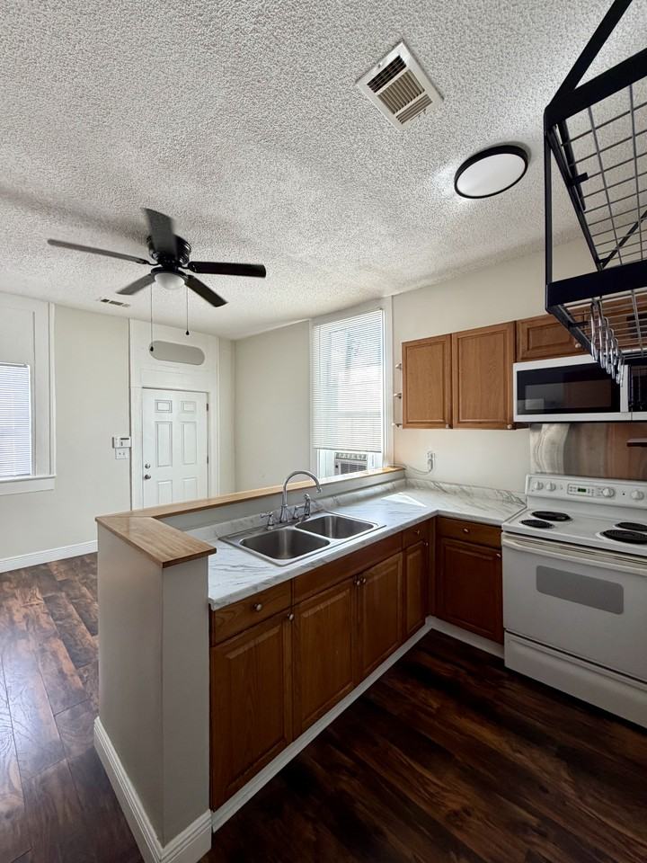 2423 Saint Ann St #2423 - Photo 4 of 12