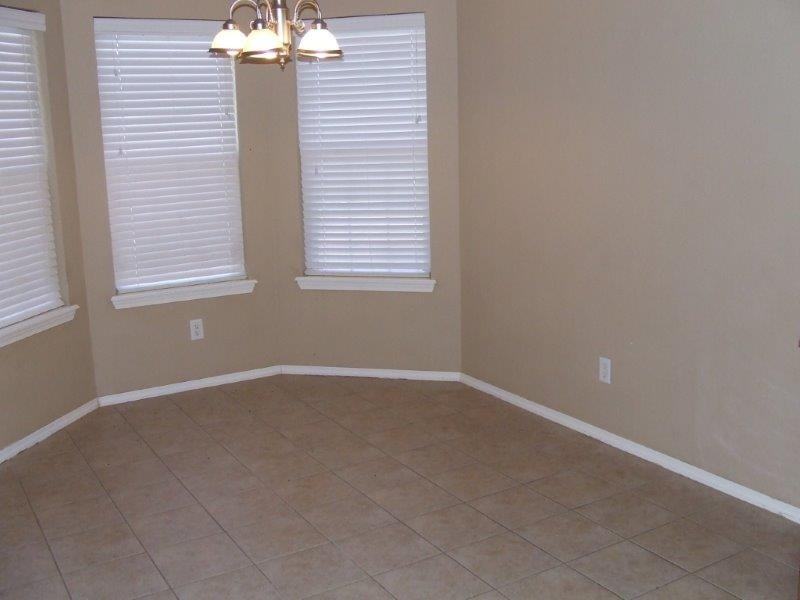1104 Fox Hollow Ave - Photo 4 of 12