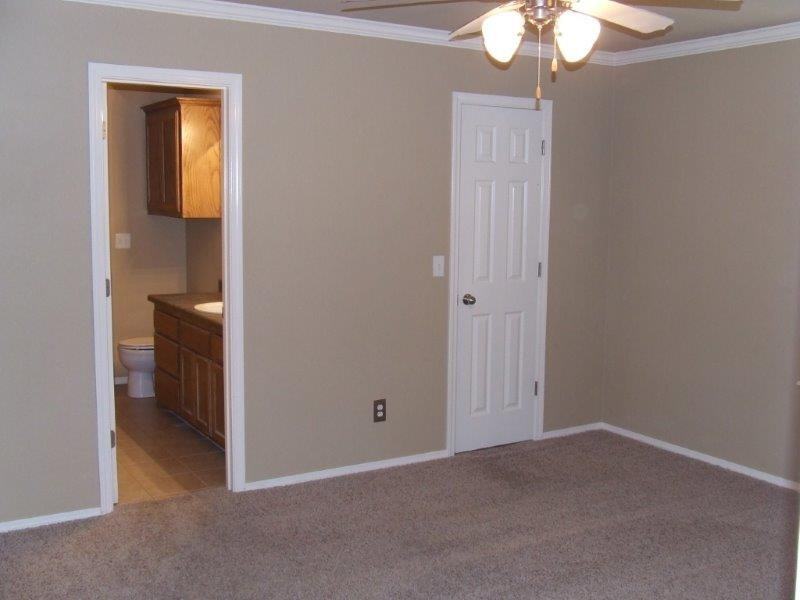 1104 Fox Hollow Ave - Photo 5 of 12