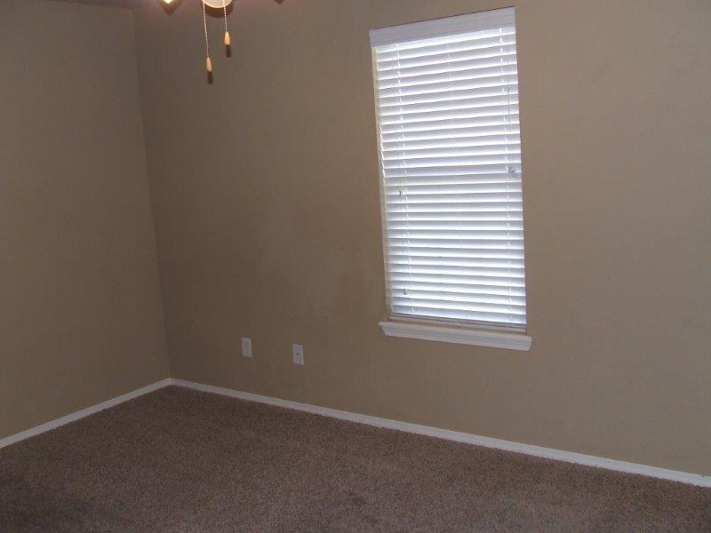 1104 Fox Hollow Ave - Photo 7 of 12