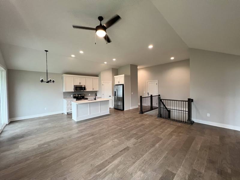 1401 Sw Heartwood Ter - Photo 2 of 36