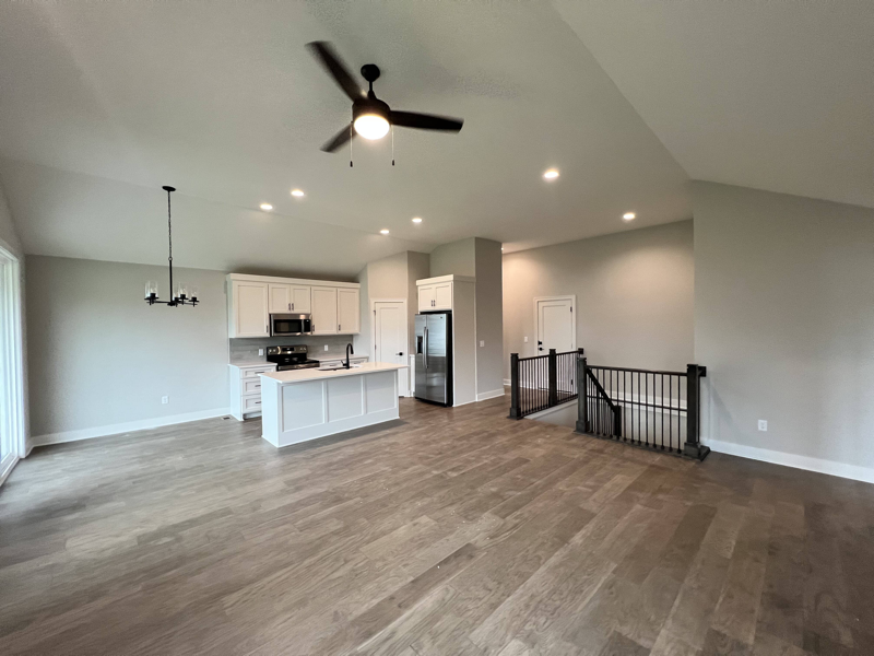 1401 Sw Heartwood Ter - Photo 3 of 36