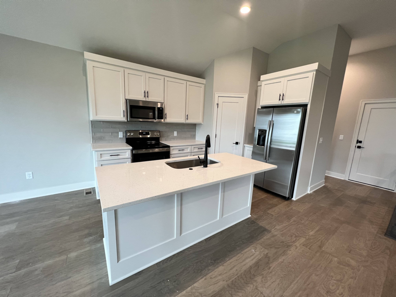 1401 Sw Heartwood Ter - Photo 4 of 36