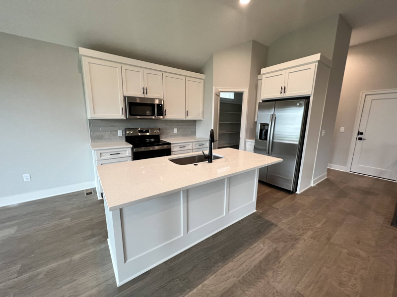 1401 Sw Heartwood Ter - Photo 5 of 36