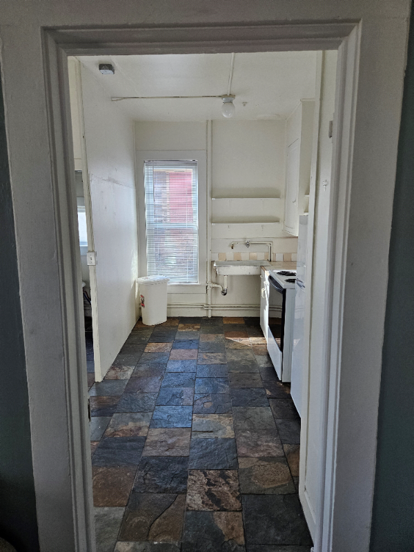 704 W Curtiss St #2 - Photo 3 of 5