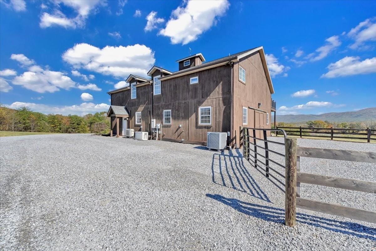 1180 Longfield Rd - Photo 4 of 50
