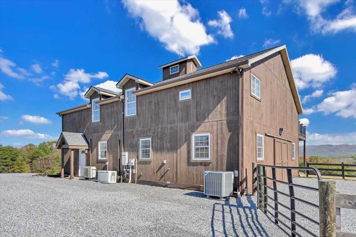 1180 Longfield Rd - Photo 5 of 50