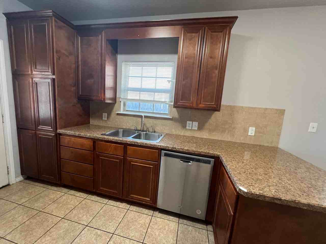 904 Parkplace Rdg #906 - Photo 3 of 21