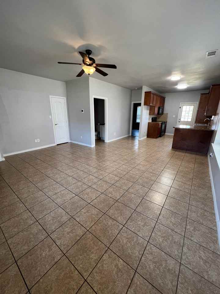 904 Parkplace Rdg #906 - Photo 4 of 21