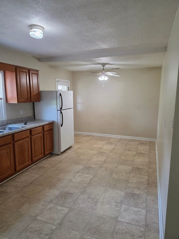 2805 Rhodelia Rd - Photo 3 of 10