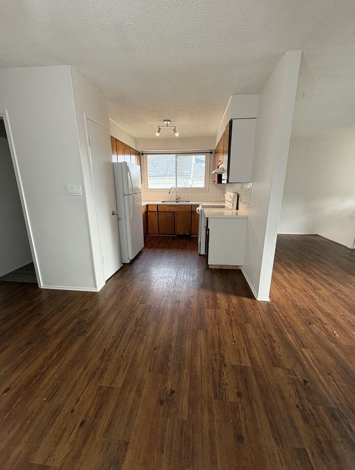 10219 155 St Nw - Photo 3 of 13