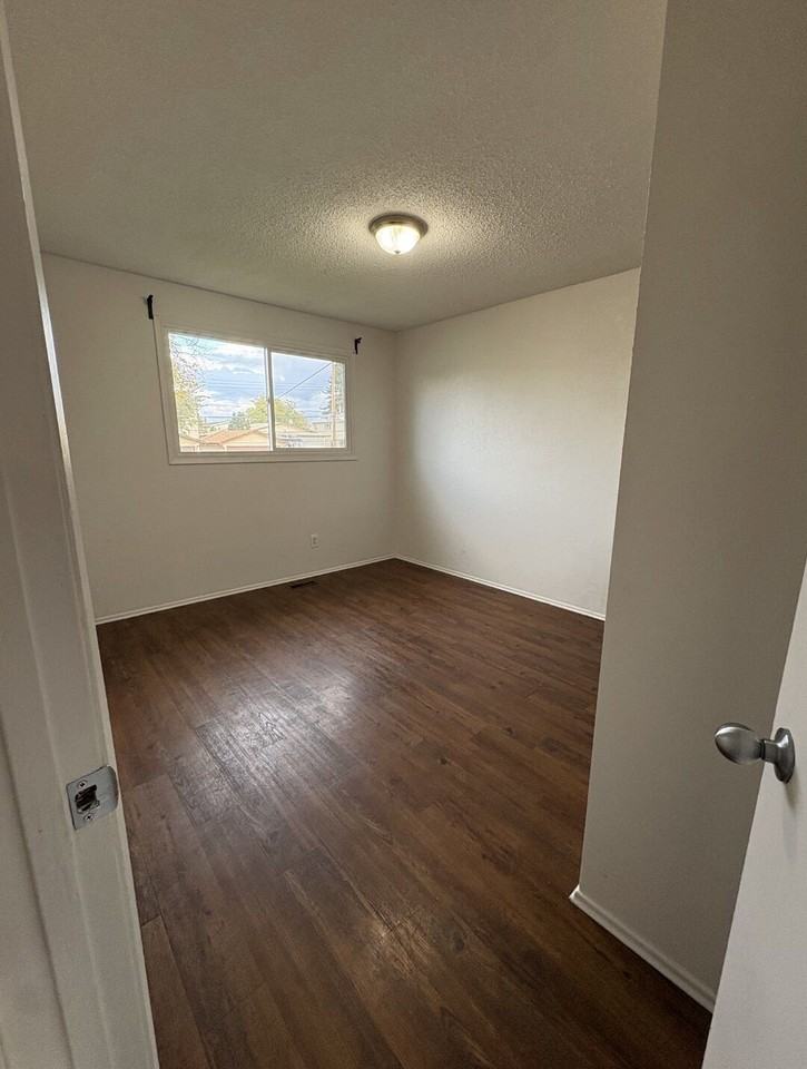 10219 155 St Nw - Photo 6 of 13
