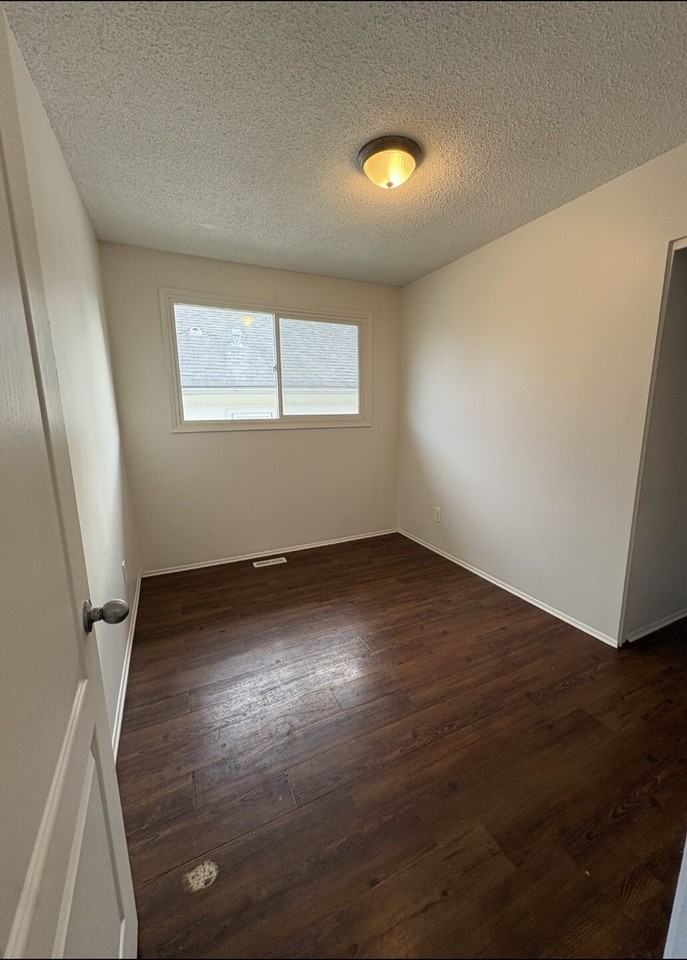 10219 155 St Nw - Photo 7 of 13