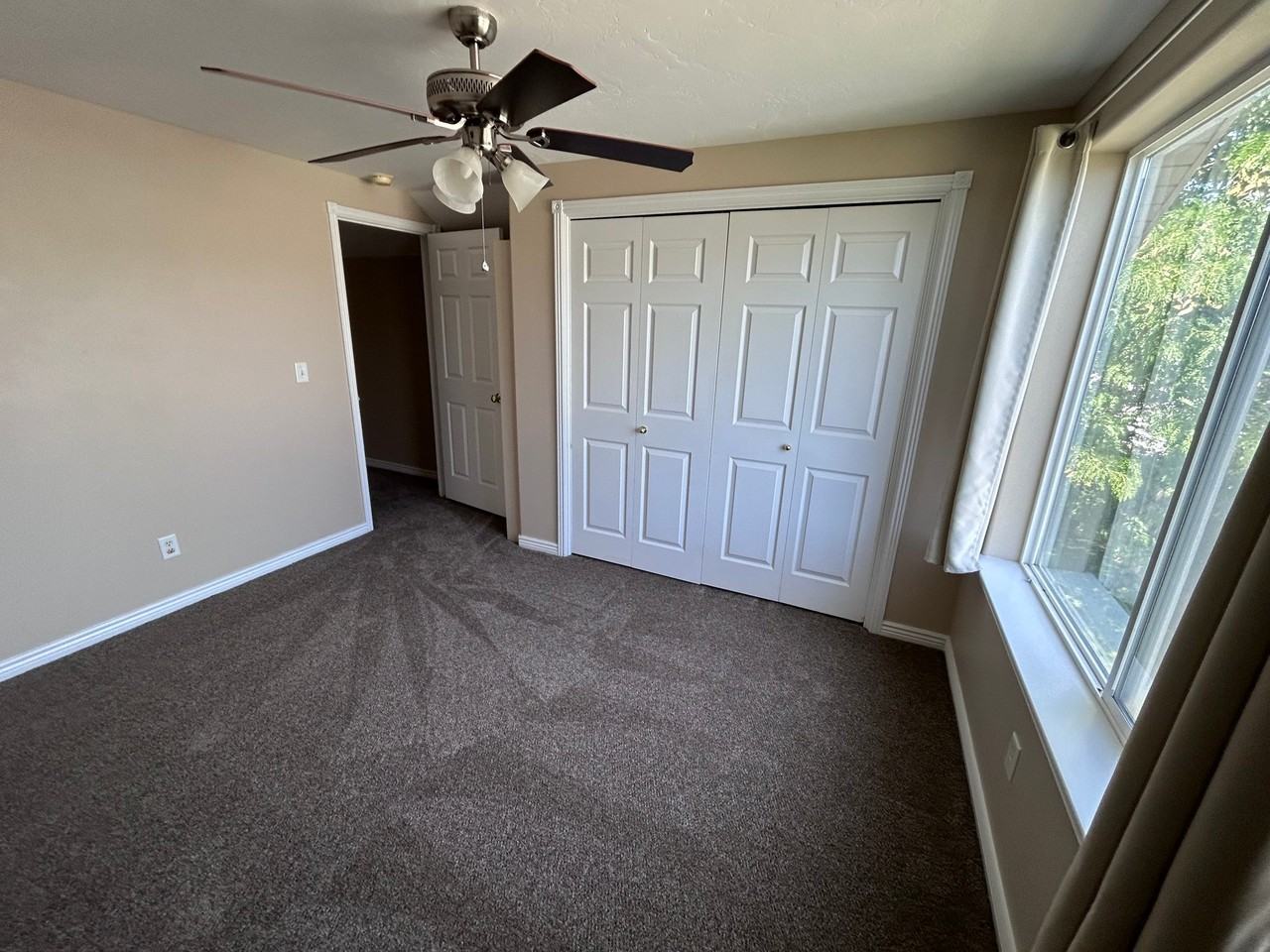 517 Meadowview Ln - Photo 5 of 17