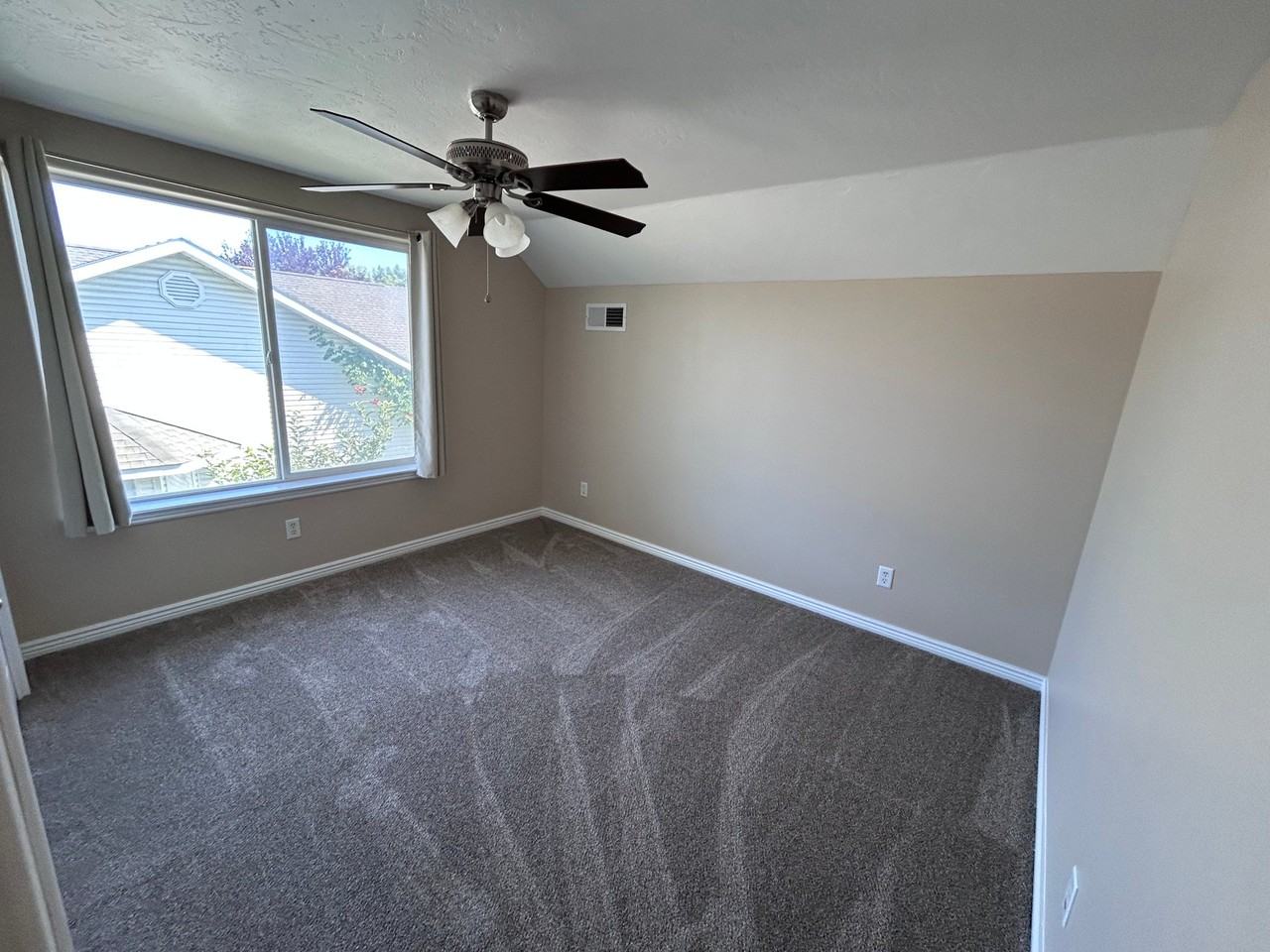 517 Meadowview Ln - Photo 6 of 17