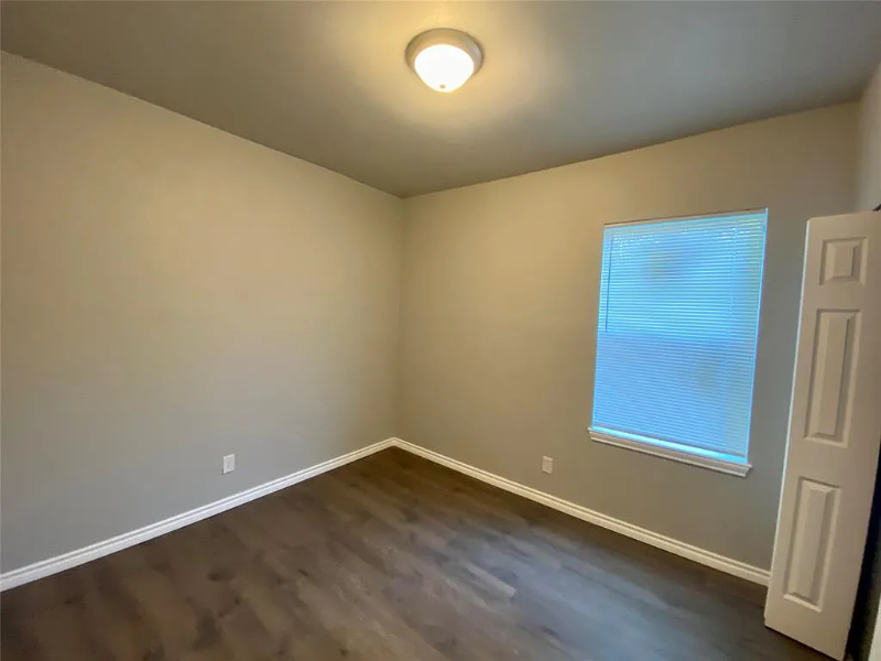 1040 E Richmond Ave - Photo 2 of 15