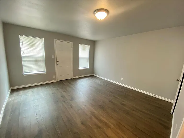 1040 E Richmond Ave - Photo 5 of 15