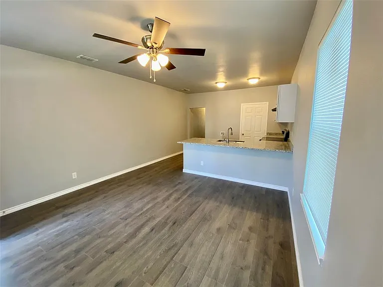 1040 E Richmond Ave - Photo 6 of 15