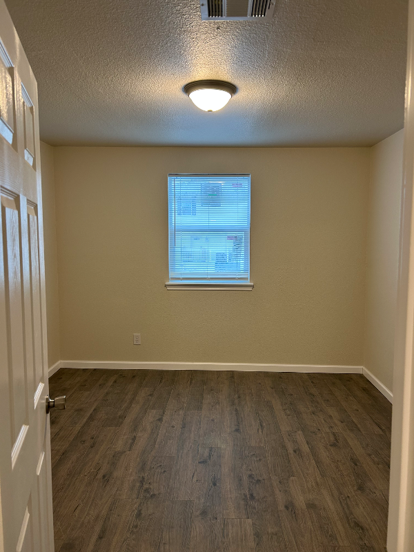 2600 Harwood St - Photo 3 of 10