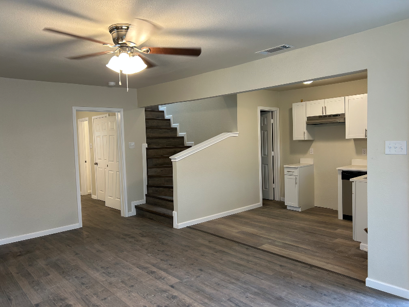 2600 Harwood St - Photo 4 of 10
