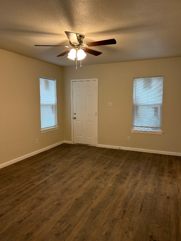 2600 Harwood St - Photo 5 of 10