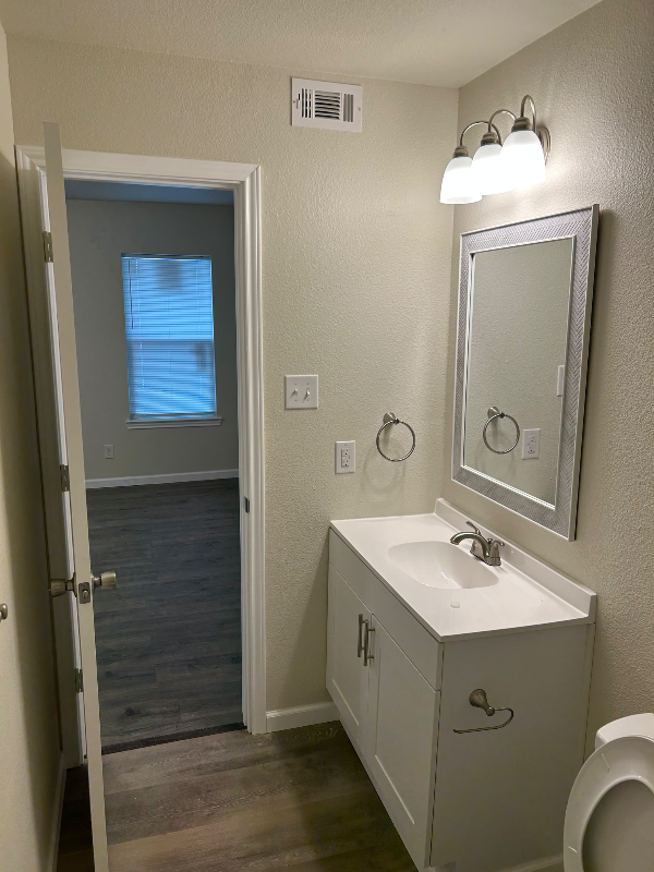 2600 Harwood St - Photo 6 of 10