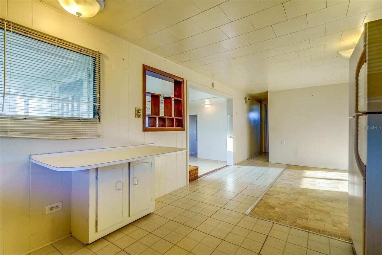 6018 105th Ter N - Photo 5 of 7