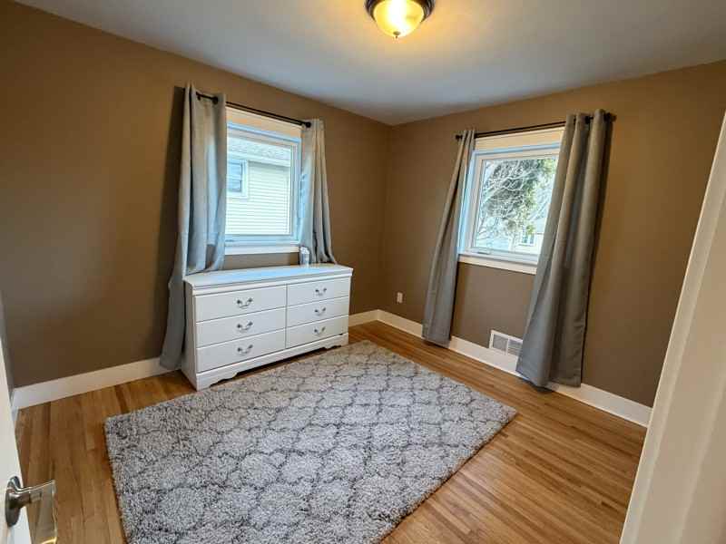 1521 15 1/2 Ave Nw - Photo 5 of 9