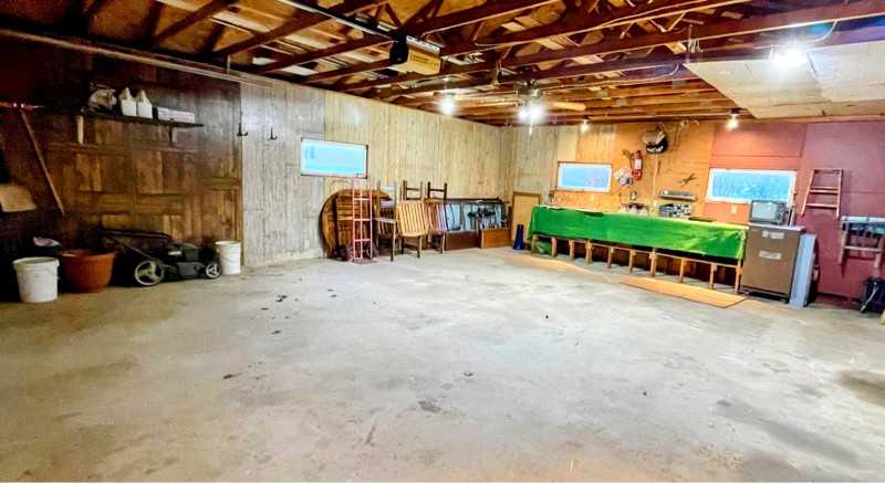472 E 14th St - Photo 3 of 20